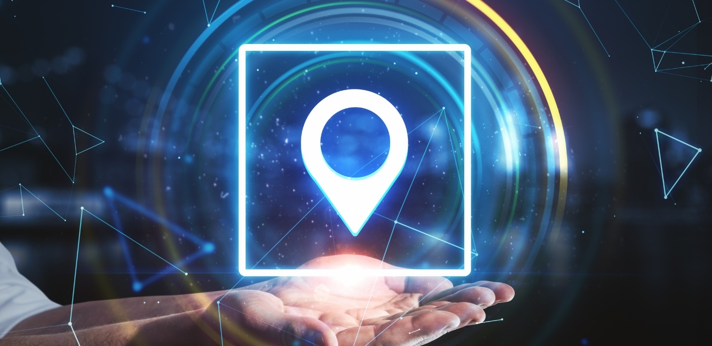 main_qui_tient_position_gps_digital