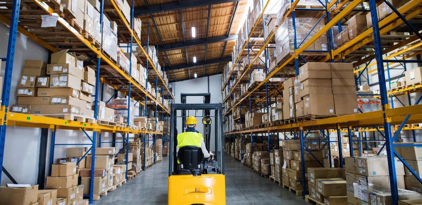 entrepot-engin-de-manutention